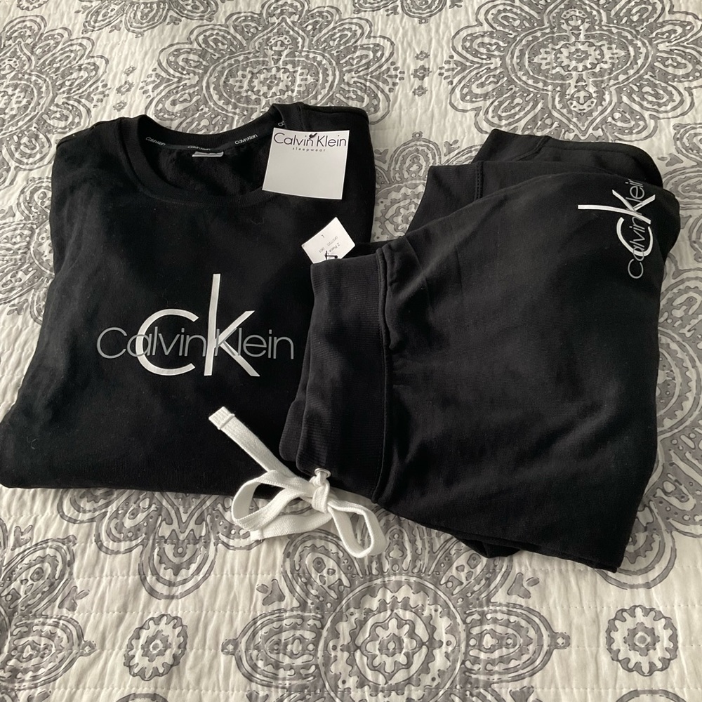 Calvin Klein 2 piece jogger sleep set